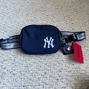 New York Yankees sold out Crossbody Belt Bag foco mlb new fanny pack Derek jeter